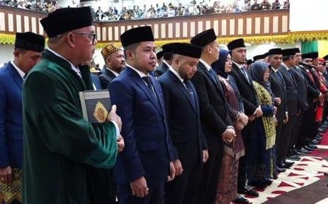 Sumpah Berpadu dengan Adat: 76 Anggota DPR Aceh Dilantik dalam Sentuhan Peusijuek 76 Anggota DPR Aceh