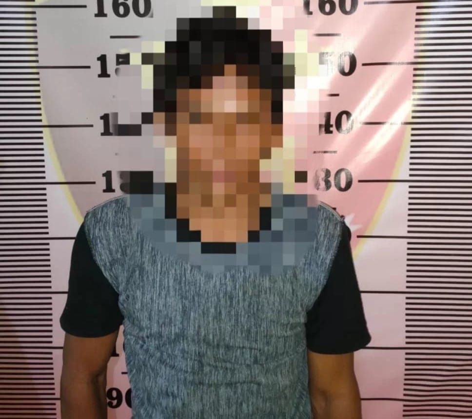 Seorang guru diduga mencabuli muridnya sendiri di salah satu sekolah di Indonesia. Kasus ini tengah dalam penyelidikan pihak berwajib dan mengundang perhatian publik.